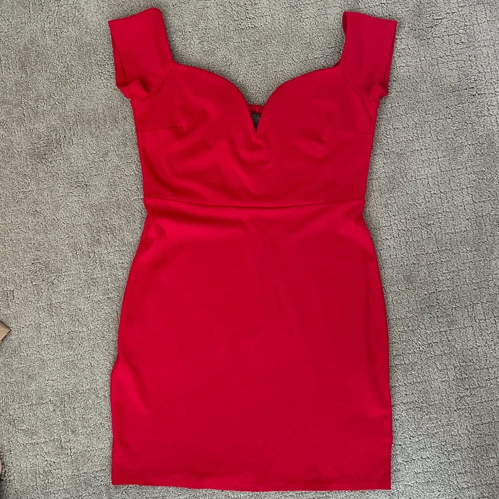 NWT | UO | Stretchy bodycon mini dress. Sweetheart neckline, capped sleeves | L